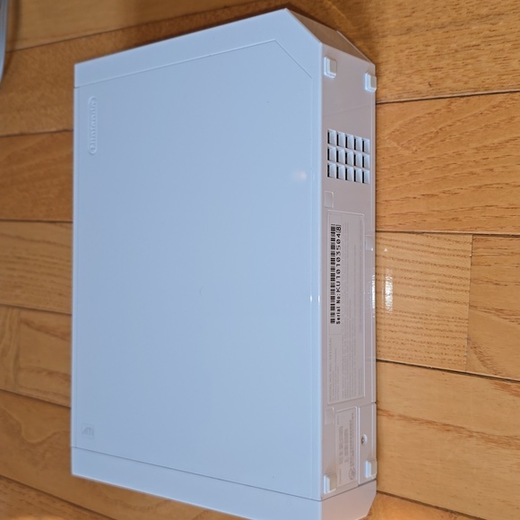 Nintendo Wii + 3 Wii Games Wii Sport Resorts, Just Dance 2014 & 2015. NO REMOTES - Picture 7 of 16